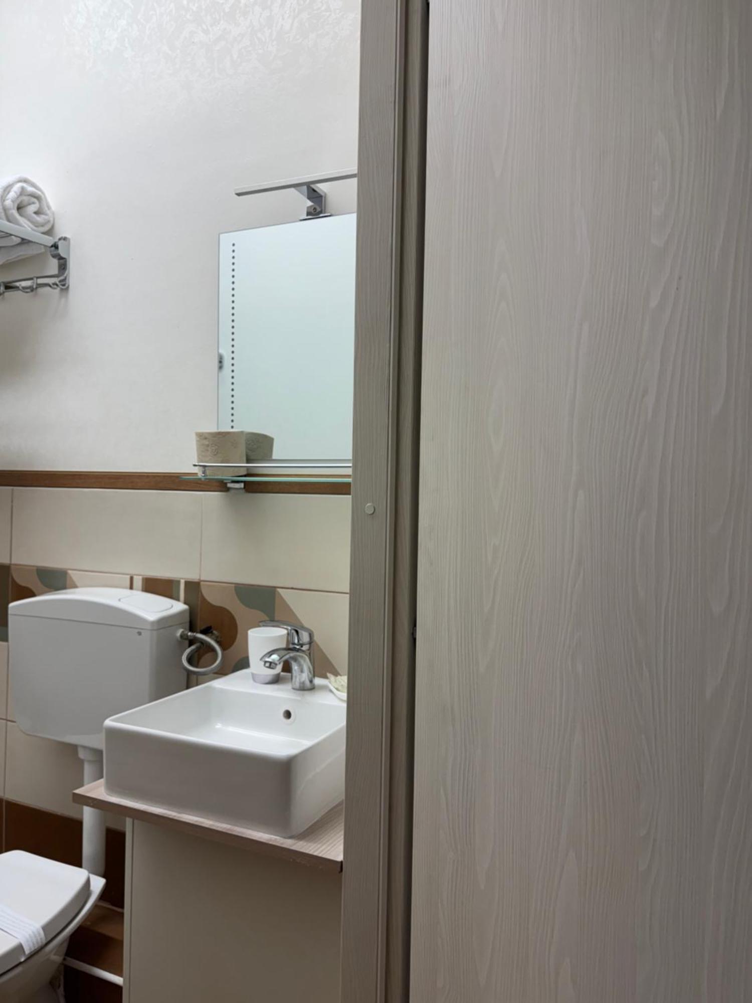 פלרמו Crispi 120 Rooms New Opening מראה חיצוני תמונה