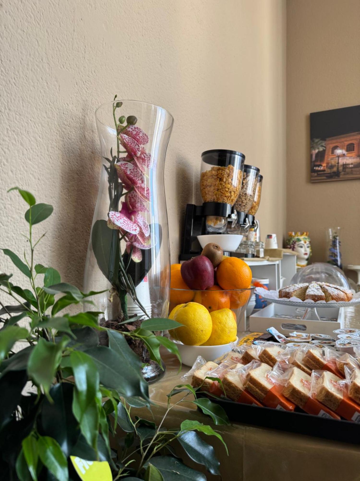 פלרמו Crispi 120 Rooms New Opening מראה חיצוני תמונה
